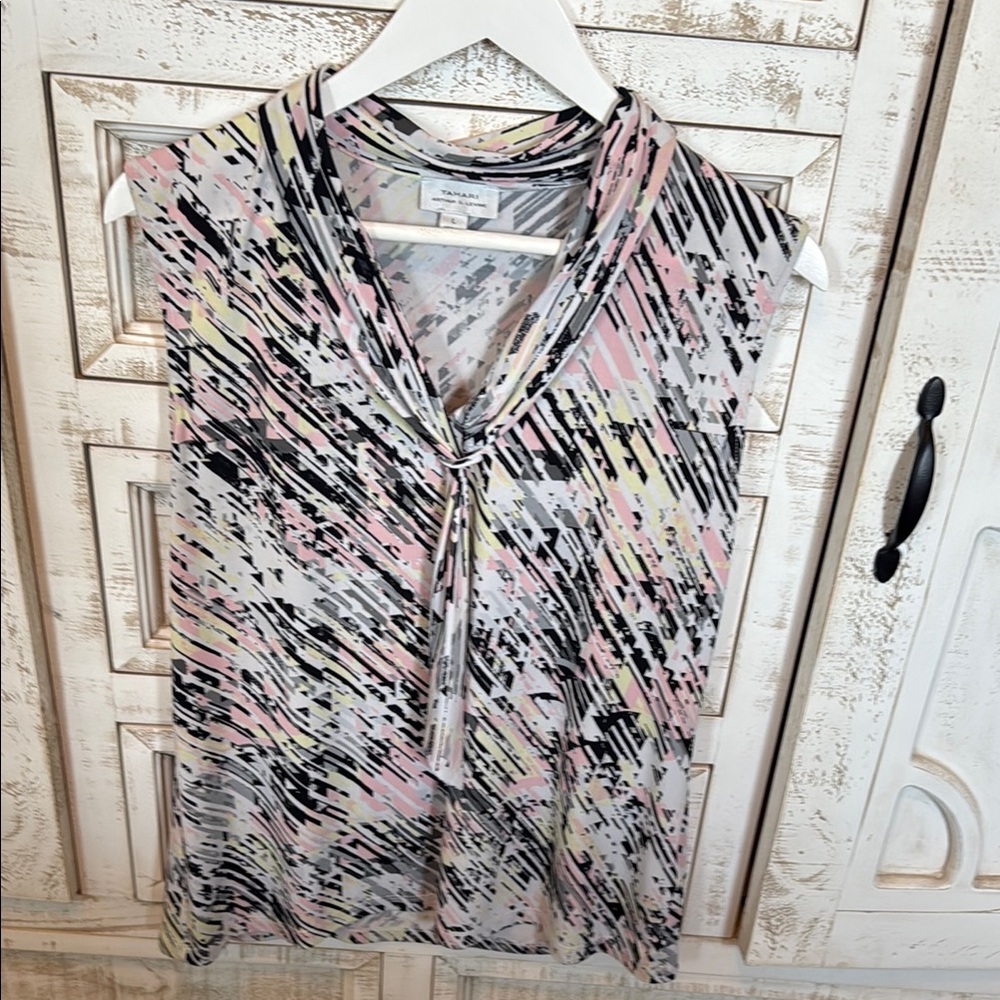 Tahari White and Black Cap Sleeve Tie Front Blouse